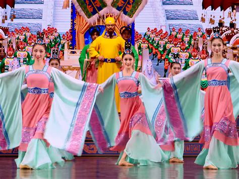 What is shen yun. Shen Yun is the world's premier classical Chinese dance and music company. Established in New York in 2006, it presents China before communism, celebrating 5,000 years of civilization. 