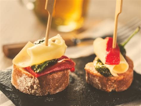 What is the Basque version of tapas