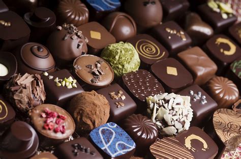 What is the best chocolate in the world. What are some chocolate allergy symptoms? Learn about chocolate allergy symptoms in this article. Advertisement Food allergies occur when the immune system identifies the proteins ... 
