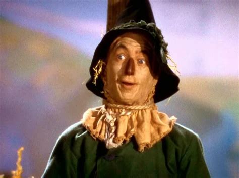 What is the name of the scarecrow in the wizard of oz