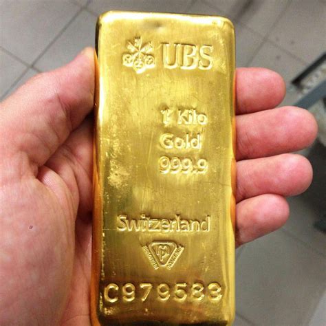 May 30, 2023 · A 1 kilogram (or 1,000 grams) gold bar is a significant investment in gold. Using the September 2021 gold spot price of $57.87 per gram as a baseline, a 1 kg gold bar would have an intrinsic value of approximately $57,870. However, the actual cost of a 1 kg gold bar would typically be higher due to the premium over the spot price. . 