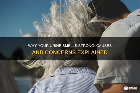What is wrong when urine smells strong