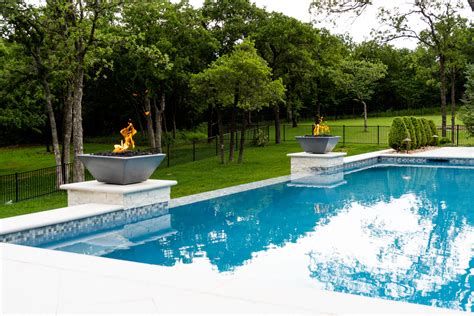 What makes a pool look expensive