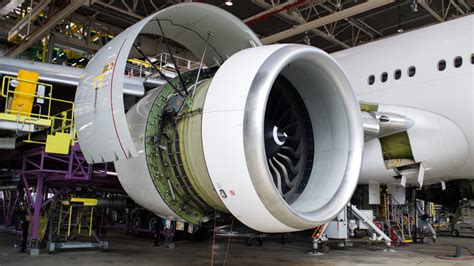 What makes the GE90 engine so special