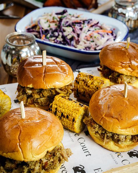 What should i serve with pulled pork