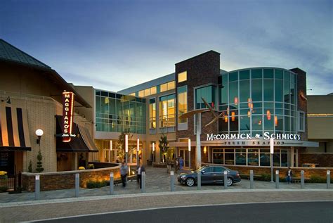 Beachwood Place Mall is on Cedar Road, minutes from Interstate 271. Beachwood Place Mall has Dillards, Nordstrom and Saks Fifth Avenue as department stores. Beachwood Place Mall has a food court that includesAsian Chao, Subway, Charley's Grilled Subs and Auntie Anne's.. 