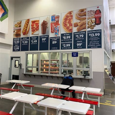 Now, on to Sam's Club's pizza. The pricing is a tad different: a pizza slice and fountain drink combo costs $2.49, and a whole 16" pizza costs $8.99. Costco clearly already has the price advantage .... 