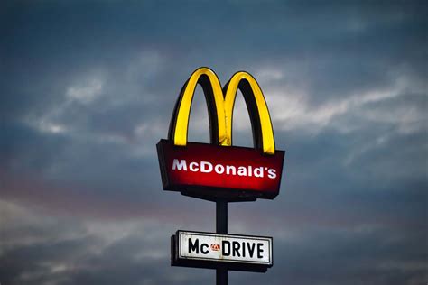 Find your nearest McDonald's store and get information on restaurant hours and services, using our Restaurant Locator.