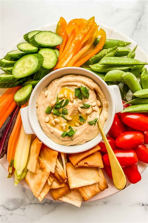 What to eat with hummus for weight loss. Yes, you can eat hummus on a keto diet if you are mindful of your portion sizes. The quantity of hummus you consume will vary depending on your total or net carb goals for the day. A standard serving size of hummus is two tablespoons (about the size of a golf ball), which contains 4 grams of net carbs. If your total daily carb allotment is ... 