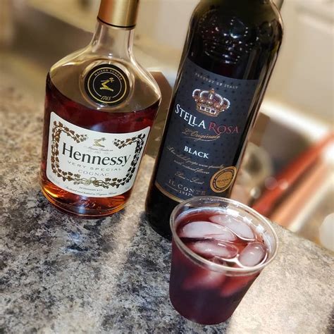 What to mix with hennessy. Good Simple Cocktails. Hennessy and apple juice is a popular drink made with Hennessy cognac and apple juice. The drink is typically served in a hurricane glass or a highball glass. To make the drink, combine 1 1/2 ounces of Hennessy cognac with 3 ounces of apple juice in a hurricane glass or a highball glass. Stir well. 