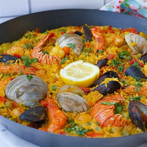 What to put in paella
