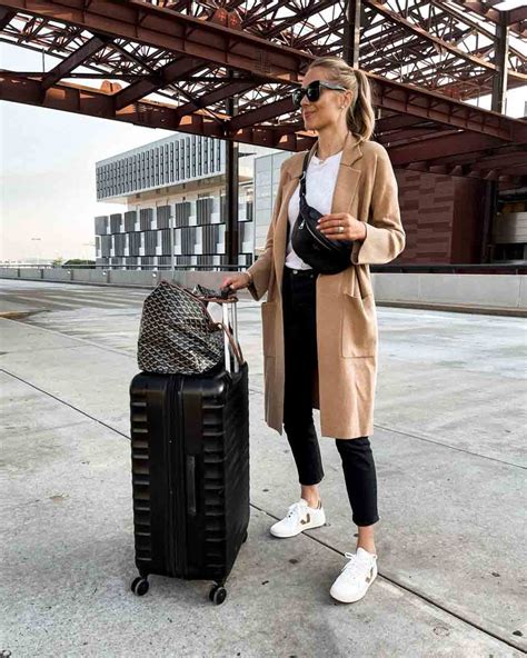 What to wear on long haul flight and survive +15 hours flight