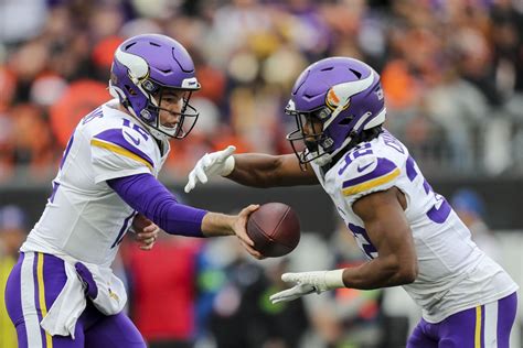 What took Vikings so long to turn to running back Ty Chandler?