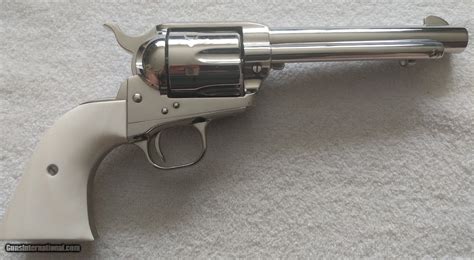 The fluted cylinder is easily removed for cleaning. It is removed from the right side of the frame. The typical SAA with a 5 1/2 inch barrel is 11 inches in overall length and weighs 42 ounces. The current Single Action Army is an expensive revolver with a very high quality finish, assembled in the Colt Custom Shop. The SAA New Frontier . 