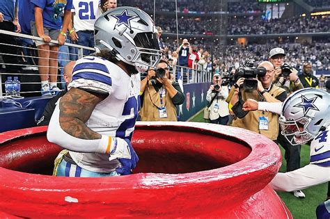 Dec 1, 2023 · And the two proved far too mighty for their opposition party, spearheading a 41-35 Dallas win on Thursday Night Football. The Cowboys (9-3) flashed their gleaming offensive traits time and time again.