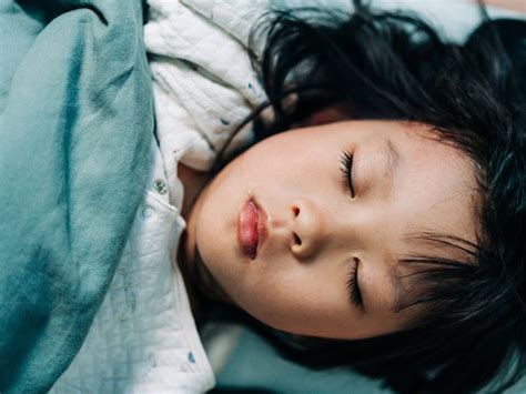 When Can My Toddler Sleep with a Pillow? - Healthline