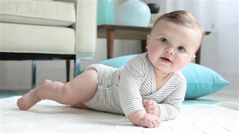 When Do Babies Roll Over: All To Know The Mommy Care Kit