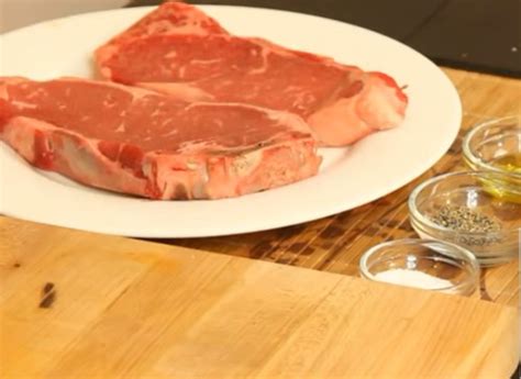 When To Season A Steak Before Grilling - Stella! Restaurant