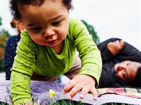 When do babies crawl Timing types and how it develops