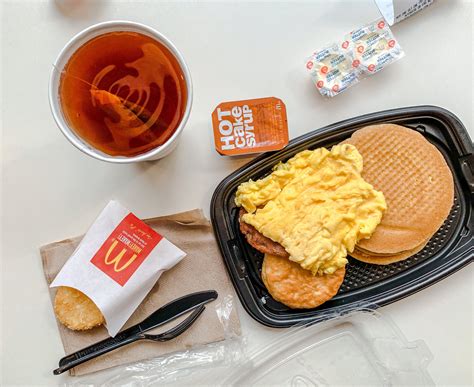 When does breakfast end at mcdonalds. Likewise the McDonald's breakfast menu is ... to a location between the hours of 7 a.m. and 10:30 a.m. Note that some locations are open 24/7 and others may start or end breakfast times ... 
