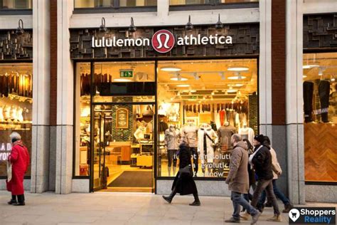 When does lululemon restock. So, how does Lululemon compare to its competitors? Other high-end yoga brands have popped up over the years, such as Alo Yoga, Vuori, Sweat Betty, and Beyond Yoga. Their prices are comparable to Lululemon, with yoga leggings averaging at $100 or slightly higher. Fabletics is a popular mid-tier alternative, with most leggings ranging from … 