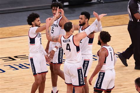 Mar 24, 2023 · The No. 4 seed UConn Huskies face the No. 3 seed Gonzaga Bulldogs in an NCAA Tournament March Madness Elite 8 game on Saturday.. The game is scheduled to begin at approximately 5:49 p.m. MST and ... . 