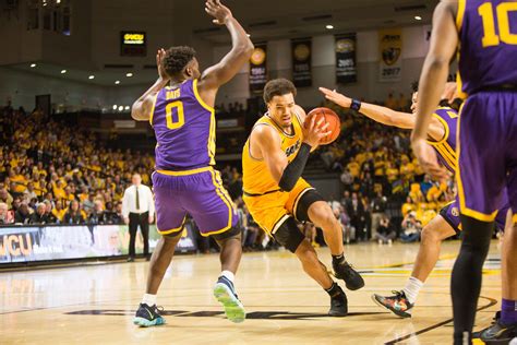 The Official Athletic Site of the Iowa Hawkeyes, partner of WMT Digital. The most comprehensive coverage of Iowa Hawkeyes Men’s Basketball on the web with highlights, scores, game summaries, schedule and rosters. 