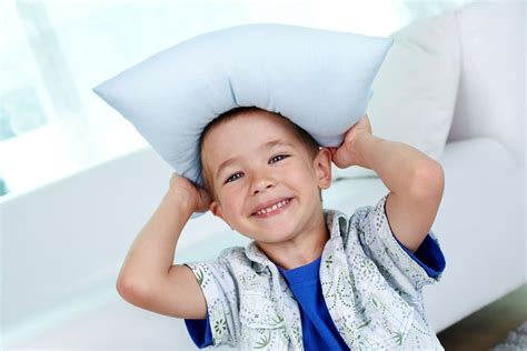 When should toddlers start using a pillow