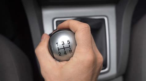 When to change gear in manual car
