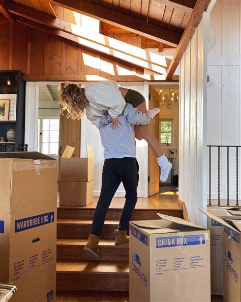 When to move in with boyfriend