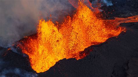 When will Mauna Loa, the volcano in Hawaii, erupt?