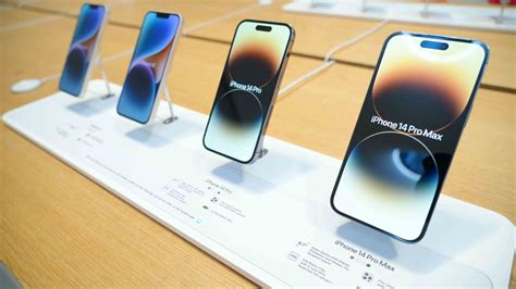 When will iphone 15 be in stores. Receive credit with purchase of an iPhone 15, iPhone 15 Plus, iPhone 15 Pro, or iPhone 15 Pro Max of $800 or $400 for customers on a Go5G Plus plan (based upon the model and condition of your trade-in smartphone); or $300 or $150 for customers on a Go5G, TMO ONE, TMO ONE Plus, Magenta, Magenta MAX, or Magenta Plus plan (based upon the model and ... 