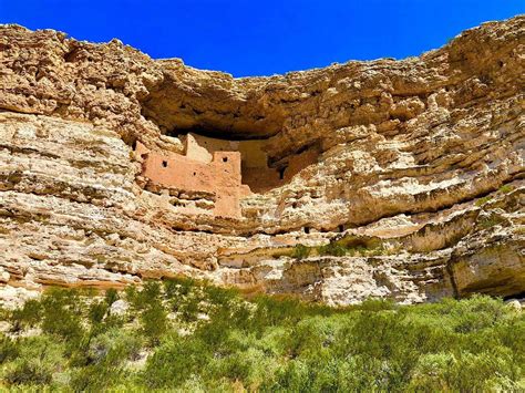 Where are the Anasazi cliff dwellings located?