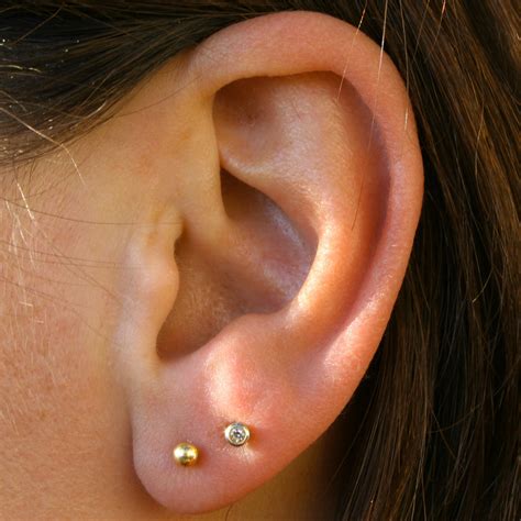 Where can i get my ears pierced. 1. Decide where you want the piercing. Although the lobe and cartilage are the most popular choices, there are many piercing options around the ear. Some of the … 