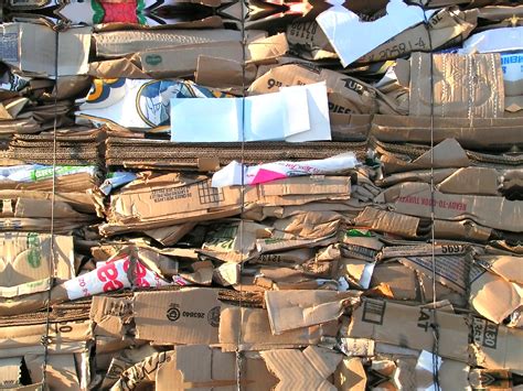 Where can i recycle cardboard. Any extra cardboard can be broken down to maximum 4′ by 4′ and balanced against the side of the recycling cart for pickup. Any additional packaging such as expanded polystyrene, twist ties, bubble wrap or air pillows need to be removed from cardboard packaging. Boxes stained with grease or oil should be put in the garbage cart. 