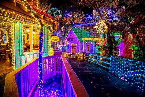 Where can i see christmas lights. Nov 10, 2023 ... Where to see the top Christmas lights and holiday displays in Dallas-Fort Worth · Find the best walkable and drive-through light displays and ... 