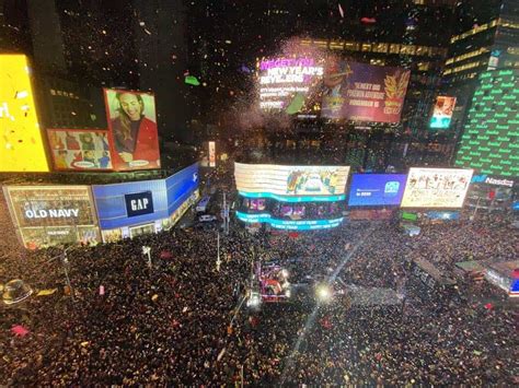 Where can i stream the ball drop. You can ring in the New Year live via the official Times Square website, a Vimeo Times Square live stream, Facebook, NewYearsEve.nyc, and … 