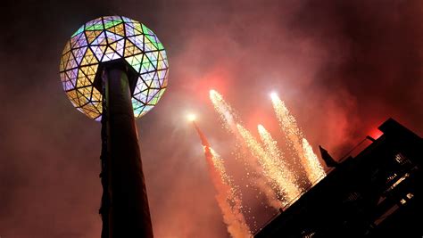 Where can i watch the ball drop for free. Dec 30, 2023 · But don’t worry because you can also enjoy the festivities from home via live stream. The free live webcast begins at 6 p.m. Sunday, and features backstage access, behind-the-scenes stories ... 