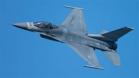 Where can you watch the Veterans Day F-16 flyovers in Colorado?