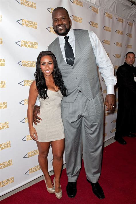 Where did Shaq go on vacation with his new girlfriend?