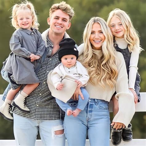 Sep 16, 2022 · YouTube star Savannah LaBrant shared some heartbreaking news. In a post on Wednesday, the 29-year-old revealed that her oldest daughter Everleigh's father, Tommy Smith, died at the age of 29 .... 