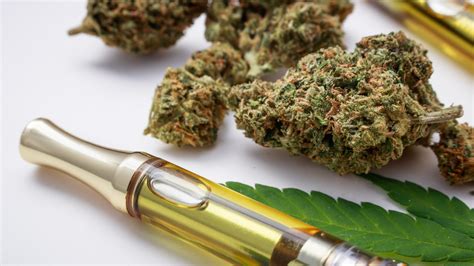 Jul 18, 2023 · Yes, with some caveats. Thanks to a bill passed by Albany lawmakers in 2021, New Yorkers 21 years and older can possess, use, buy, transport, smoke or consume up to three ounces of marijuana and up to 24 grams of concentrated cannabis, used in products like tinctures, vape pen oils or butters. That bill is the Marihuana Regulation and Taxation ... 