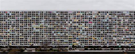 Where does Andreas Gursky live