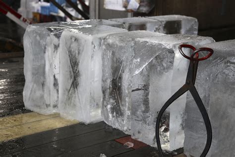 Where to buy block ice. Looking for a spot in SF that sells ice blocks for sculptures, etc... 