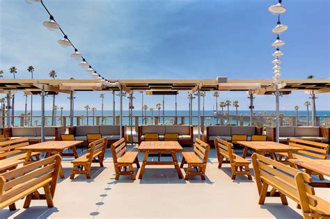 Where to dine outside along coast in the San Diego area