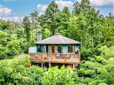 Where to stay in gatlinburg. Departure Date. Mar 14, 2024 - We are the largest local listing site with over 1,000 Gatlinburg cabin rentals. Our affordable rentals start at $79 and can be instantly booked! 