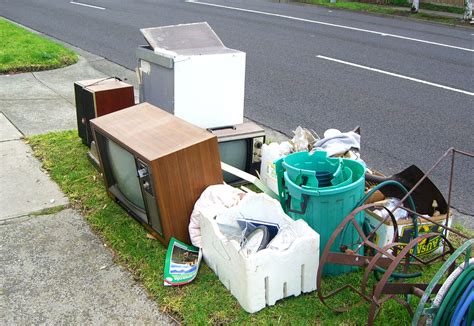 Where to throw away tv. Alternatively, try your automotive repair shop or gas station should accept motor oil to dispose of. 6. Fluorescent light bulbs. Old fluorescent light tubes (Image credit: Shutterstock) If you ... 