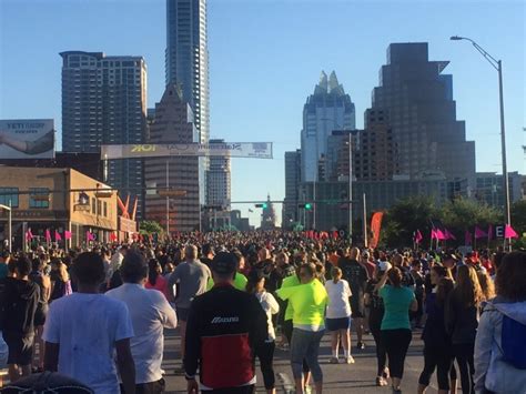 Which Austin roads will be closed for the Statesman Capitol 10K race Sunday?