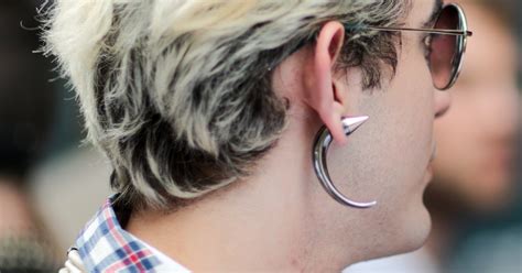 Aug 27, 2019 · Troy, a graphic designer spotted at a gay bar, called his single earring a “female repellent” and said that he chose to pierce his right ear — the “gay” ear, according to the historical trope — to indicate his queer sexuality. “I’m trying to tell the world, ‘Hi! I’m a gay witch,’” he said. Charlie. Photo: Emily Soto . Which ear is gay ear