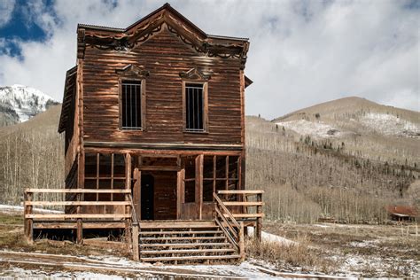 Which ghost towns are near what Colorado towns?